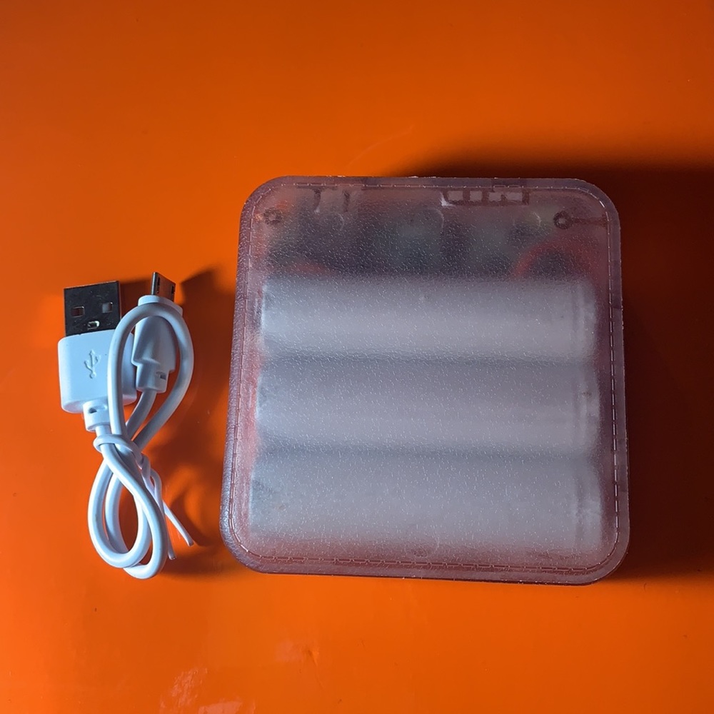 Portable charger - Picture 2 of 4